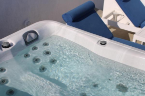 Mary Castelia Villa with Jacuzzi